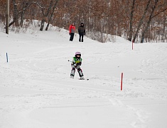 В Благовещенске прошло первенство города по горным лыжам и сноуборду, посвящённое памяти выпускника ДВОКУ, Героя России Ковтуна Андрея