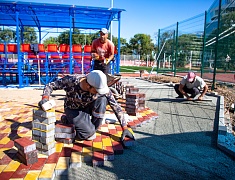 Мэр Олег Имамеев оценил ход работ на стадионе Алексеевской гимназии