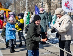 Благовещенцы проводили зиму блинами и хороводами