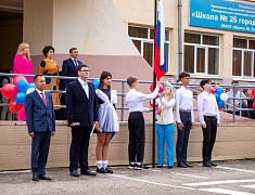 Мэр Олег Имамеев побывал на линейках в нескольких городских школах