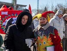 Благовещенцы проводили зиму блинами и хороводами