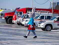 Автомобильные гонки в рамках Международного российско-китайского фестиваля зимних видов спорта