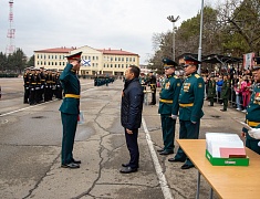 Мэр Благовещенска Олег Имамеев поздравил выпускников ДВОКУ с окончанием учебы