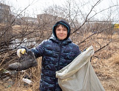 Мэр Благовещенска Олег Имамеев вместе с фан-клубом города очистил еще одну городскую территорию