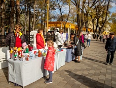 В амурской столице праздничной программой открыли сквер водников
