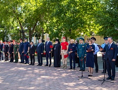 Цветы в память о подвиге советских солдат возложили в Благовещенске