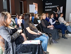 Беременным благовещенкам рассказали о пользе аэробики, о питании и воспитании