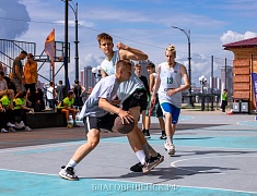 В День физкультурника в Благовещенске прошли соревнования "Оранжевый мяч"