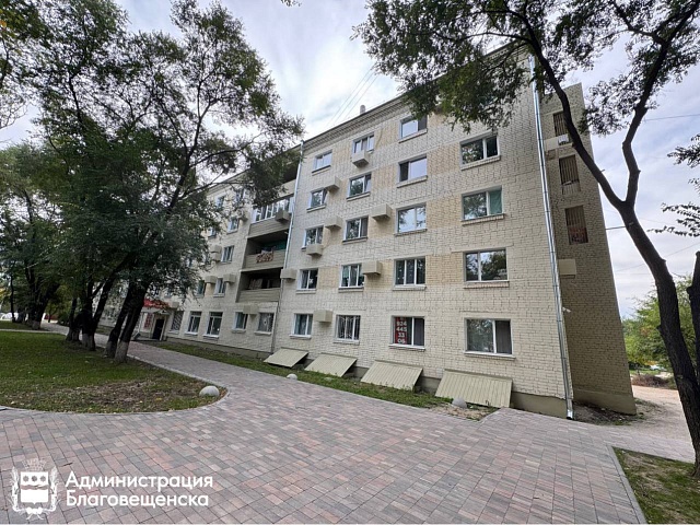 От приёмки до грунтовки: на какой стадии находится ремонт фасадов многоэтажек в Благовещенске 