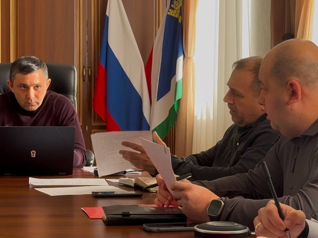 Содержание объектов, принадлежащих ресурсоснабжающим организациям, взять на особый контроль поручил мэр Благовещенска Олег Имамеев