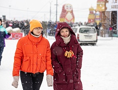 На площади Ленина и набережной Амура прошли народные гуляния в честь масленицы