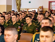 В Благовещенске в честь 84 дня рождения ДВОКУ личному составу вручили награды