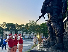 В Благовещенске на площади Победы зажгли «Свечи памяти»