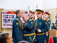 В Благовещенске в честь 84 дня рождения ДВОКУ личному составу вручили награды