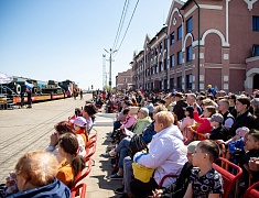На железнодорожный вокзал амурской столицы прибыл ретропоезд "Победа"