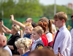 Во всех школах Благовещенска прозвенели последние звонки
