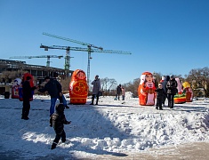 Благовещенцы проводили зиму блинами и хороводами