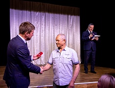 Знаки «50 лет Байкало-Амурской магистрали» вручили благовещенцам