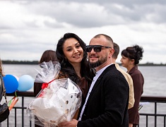 Коллективную свадьбу провели на берегу Зеи в Благовещенске