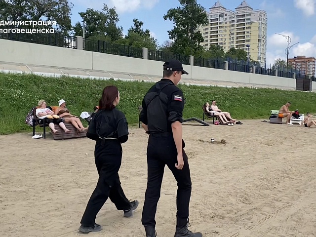 На страже порядка: дружинники Благовещенска патрулируют улицы, следят за дорогами и спасают детей у воды