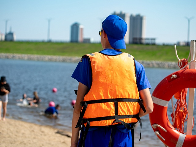 В Благовещенске прохожий спас тонувшую школьницу 