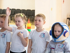 В преддверии Дня космонавтики в «космической обсерватории» прошло первое занятие с воспитанниками детского сада № 68