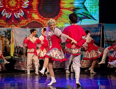 В Благовещенске с 90-летием поздравили Центр эстетического воспитания детей им. В. В. Белоглазова