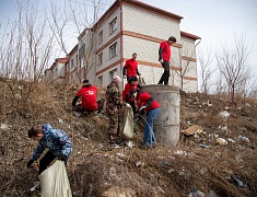 Мэр Благовещенска Олег Имамеев вместе с фан-клубом города очистил еще одну городскую территорию