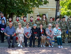 Цветы в память о подвиге советских солдат возложили в Благовещенске