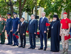 Цветы в память о подвиге советских солдат возложили в Благовещенске