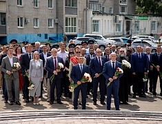 В Благовещенске прошли торжественные церемонии у памятников основателям города