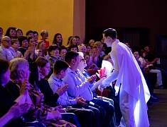 Мэр города Олег Имамеев поздравил благовещенский ансамбль "Ровесники" с 57-летием