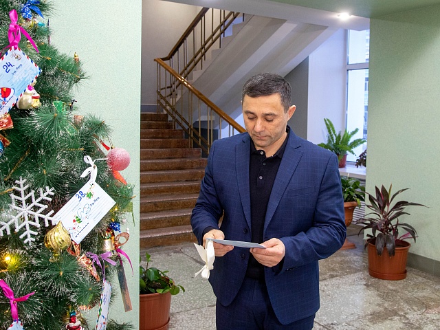 Сотрудники администрации Благовещенска станут новогодними волшебниками