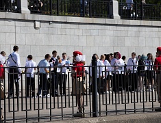 Главы Хэйхэ и Благовещенска возложили цветы на пограничной реке