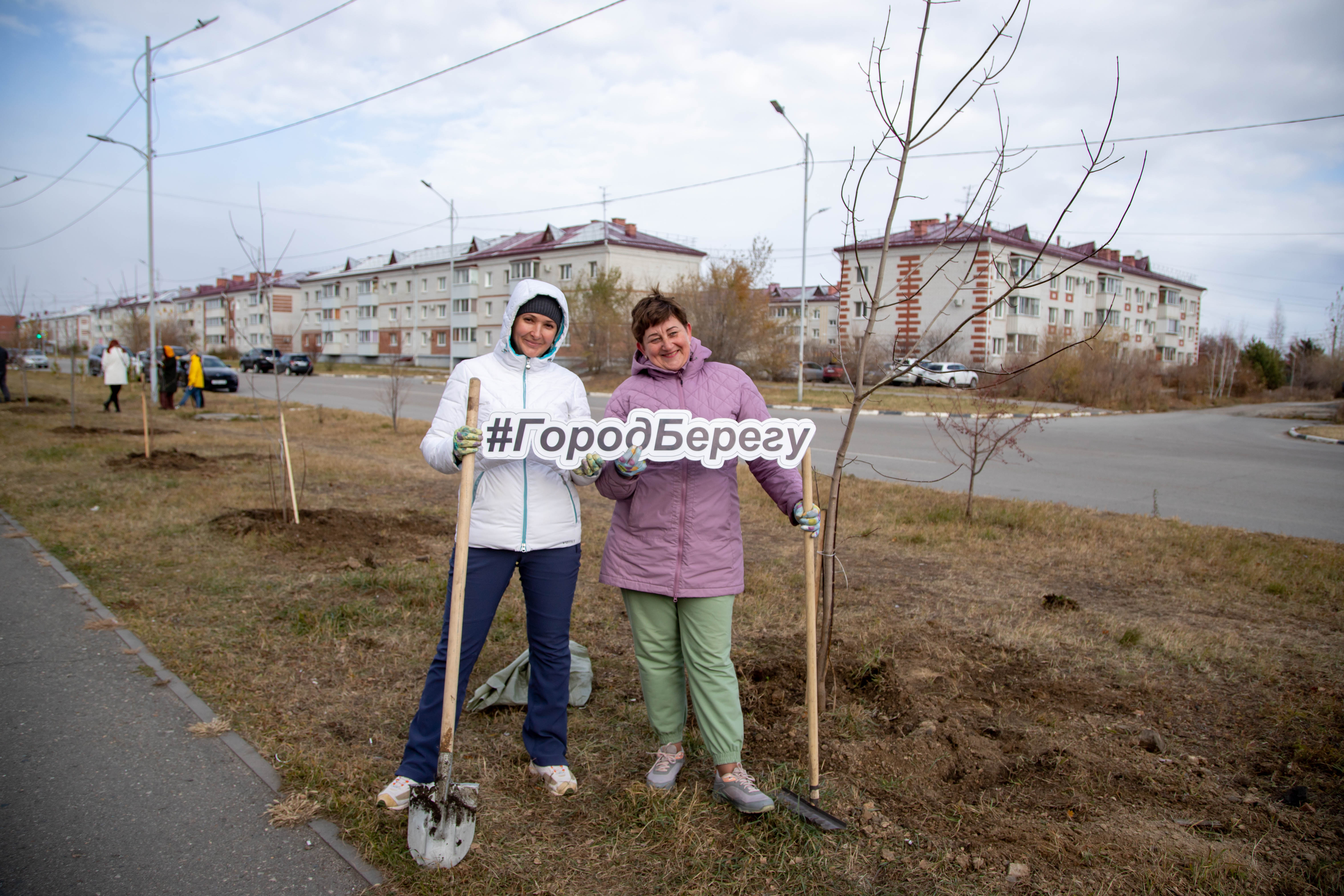 Сотрудники городской администрации во главе с мэром Олегом Имамеевым присоединились к традиционной акции «Город берегу»