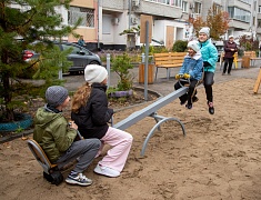 Жители еще двух благовещенских дворов получили современные игровые площадки