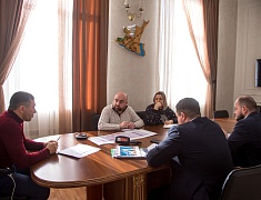 Ход строительства крупнейшего в Благовещенске объекта обсудили на совещании в городской администрации