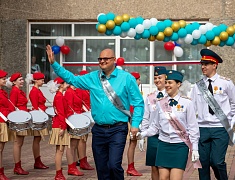 Во всех школах Благовещенска прозвенели последние звонки