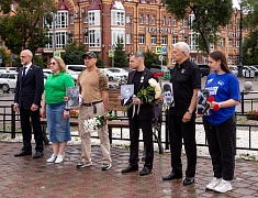 Больше 100 благовещенцев почтили память детей-жертв войны в Донбассе