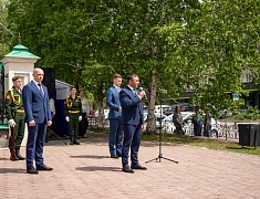 В Благовещенске прошли торжественные церемонии у памятников основателям города