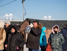  Благовещенцы окунулись в прорубь на Крещение