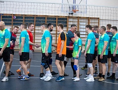 Сотрудники администрации Благовещенска, городской прокуратуры и депутаты сыграли в волейбол