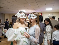 В Благовещенске в танце закружились более сотни студентов