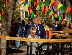 В амурской столице праздничной программой открыли сквер водников