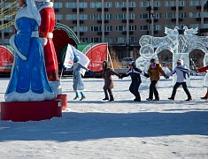 В Благовещенске состоялся новогодний забег в карнавальных костюмах