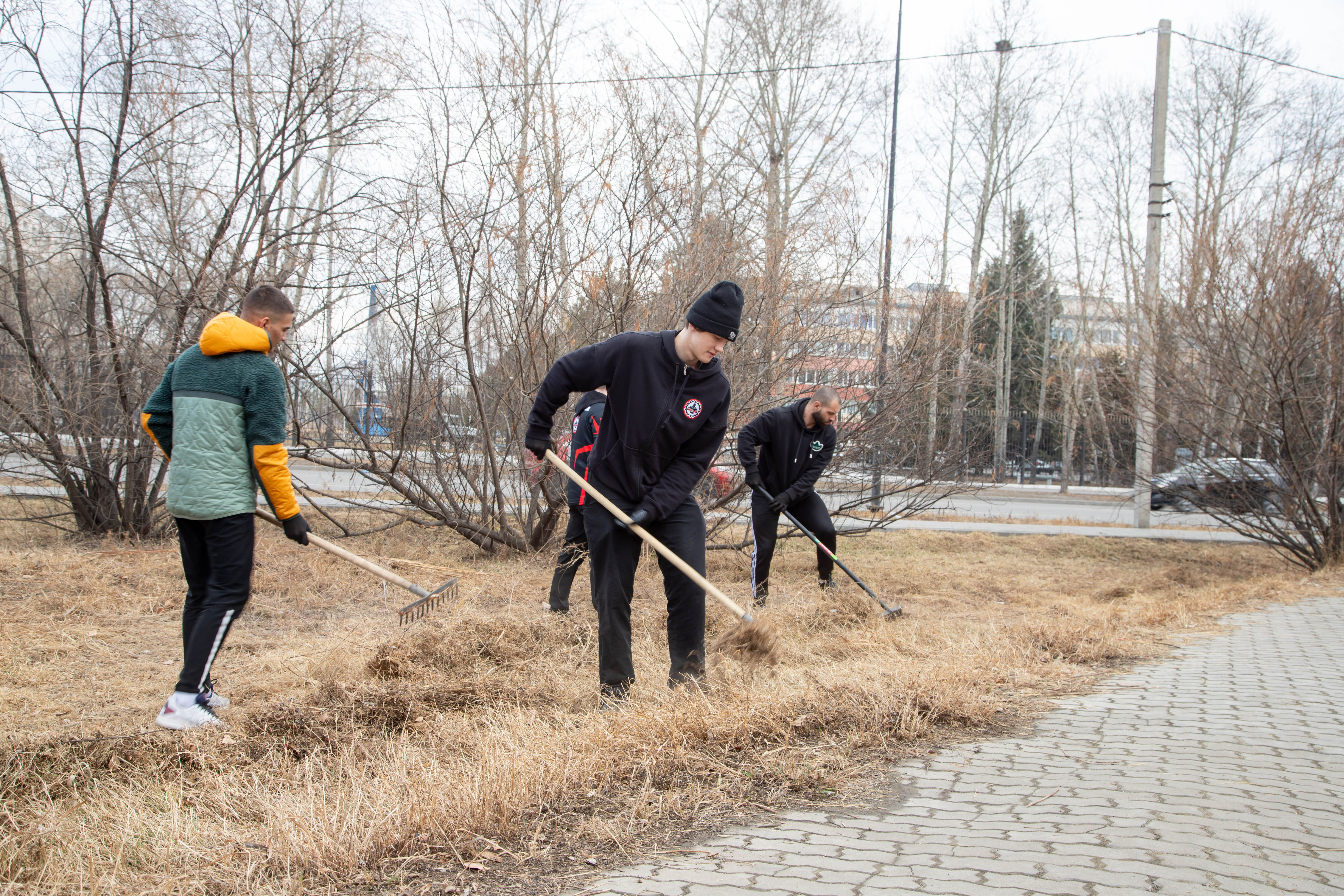 «Город берегу»: жители Благовещенска массово вышли на субботник