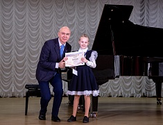 В Центральной детской школе искусств подвели итоги l Дальневосточного музыкального конкурса им. Марии Кнауф-Каминской в номинации «Фортепиано»