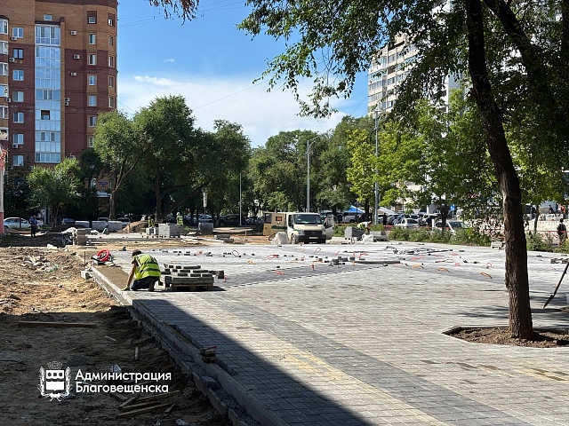 Техническая готовность — 60%: в Благовещенске благоустраивают сквер на Калинина — Ленина