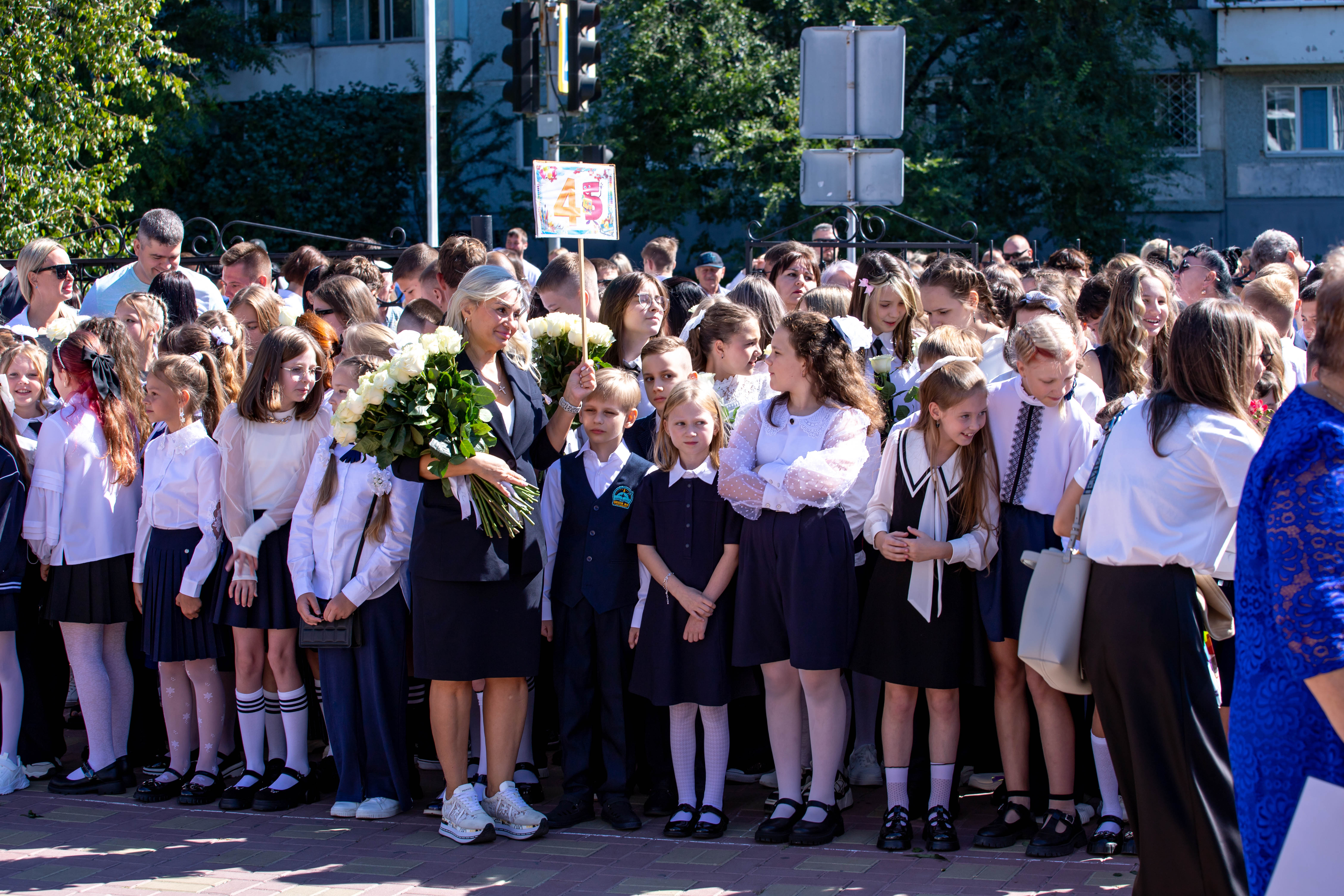 В школах Благовещенска прошли торжественные линейки