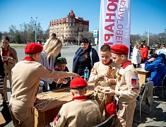 На железнодорожный вокзал амурской столицы прибыл ретропоезд "Победа"